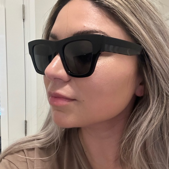 Burberry sunglasses - Picture 3 of 10